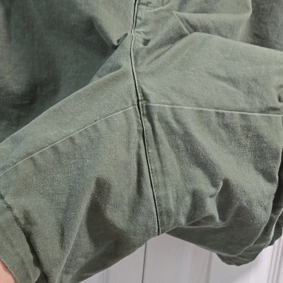 Old Navy Green Bermuda Shorts Classic Cotton Twill - Picture 3 of 11